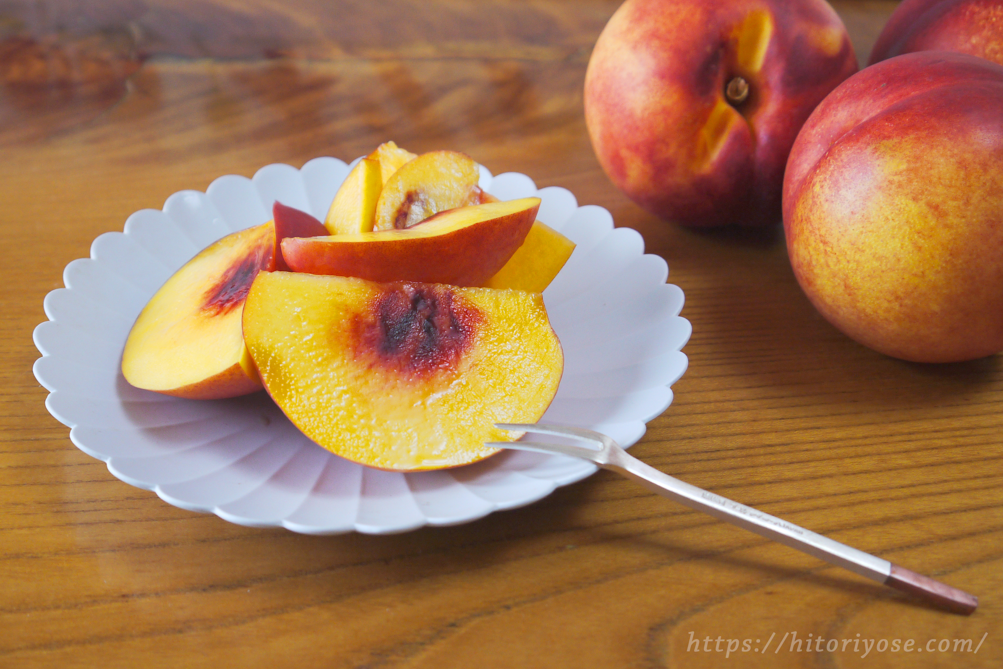 毎年即完売 北信州フルーツ名人作の高級品種の黄色いネクタリン 秀峰 約4 をお取り寄せ